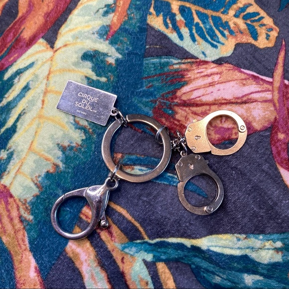 Cirque Du Soliel Zumanity Handcuffs Keychain - Picture 2 of 2